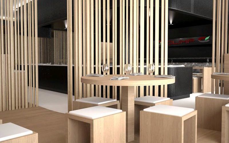 Restauracja Olimp w Budynku Proximo Warszawa w stylu nowoczesnym, przegrody ażurowe drewniane, meble proste w swojej formie, drewniany sufit i podłoga